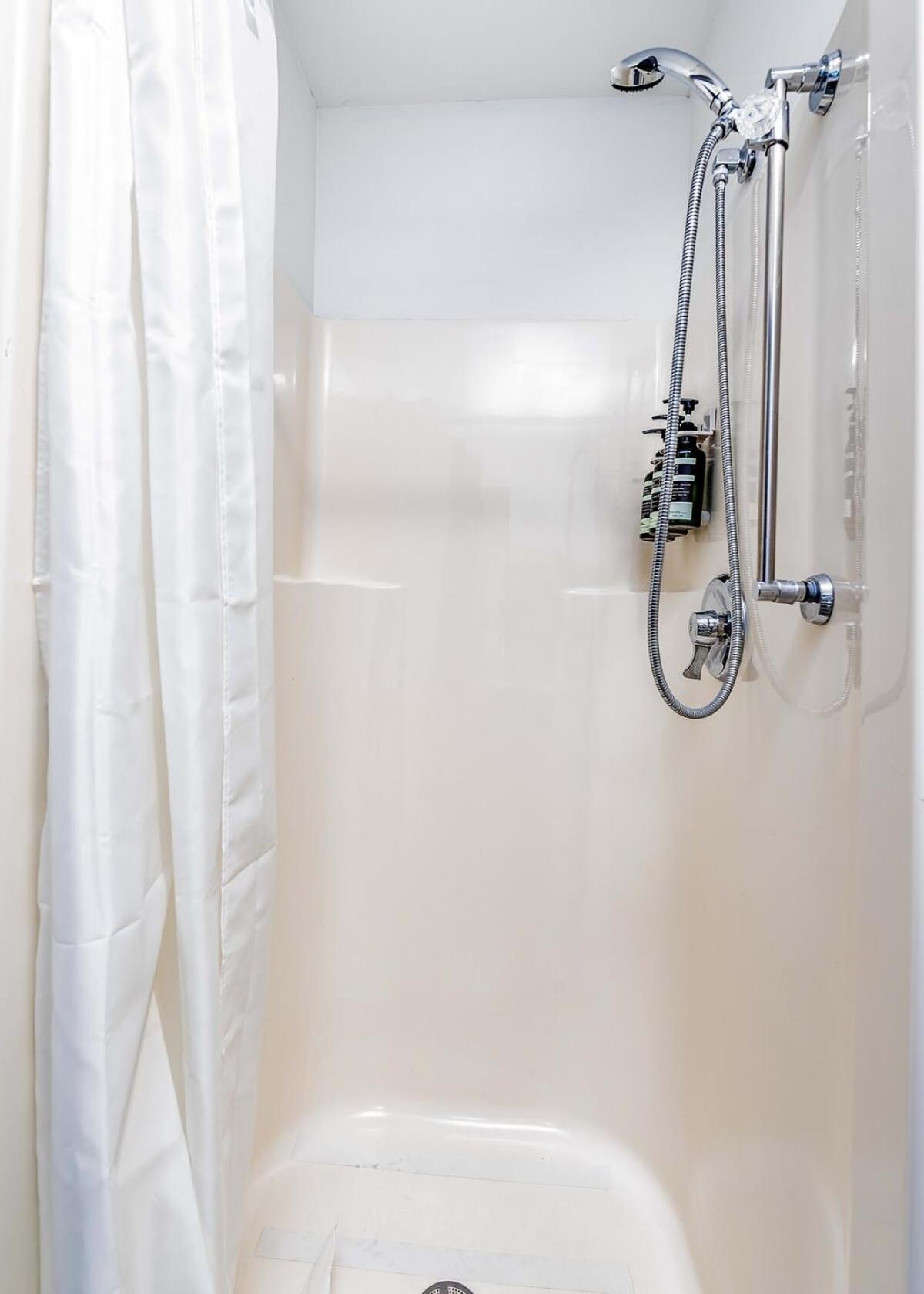 Cozysuites Cwe King Suite With Parking! Tower Grove Exterior photo